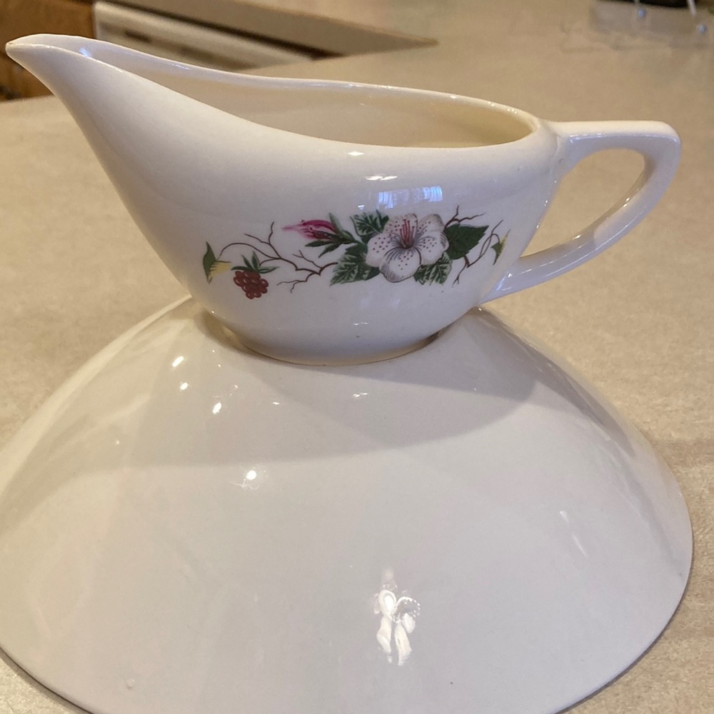 Gravy bowl Knowles (Edwin) Regency pattern.